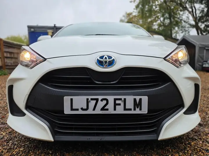 Toyota Yaris 2023 photo 3