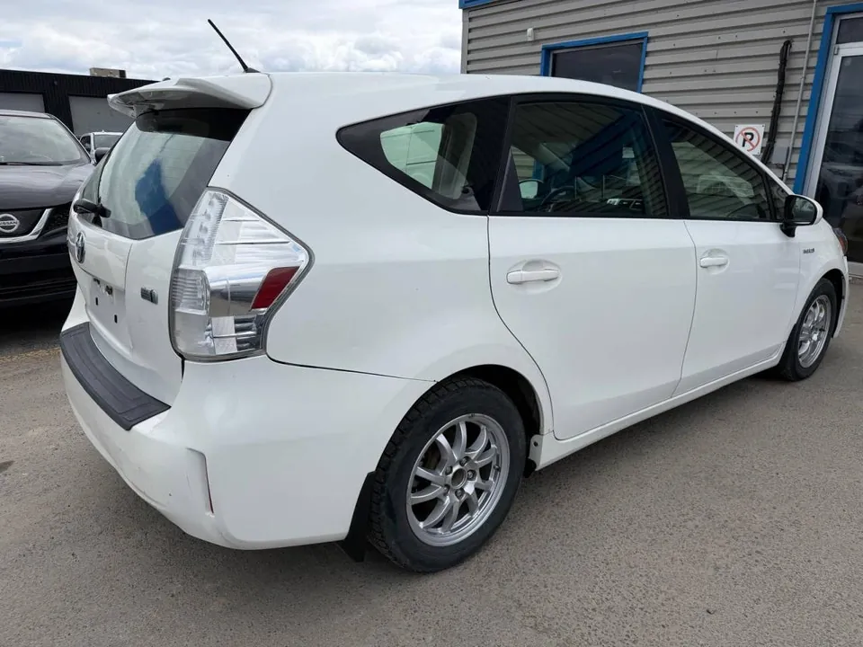 Toyota Prius V 2013 photo 5