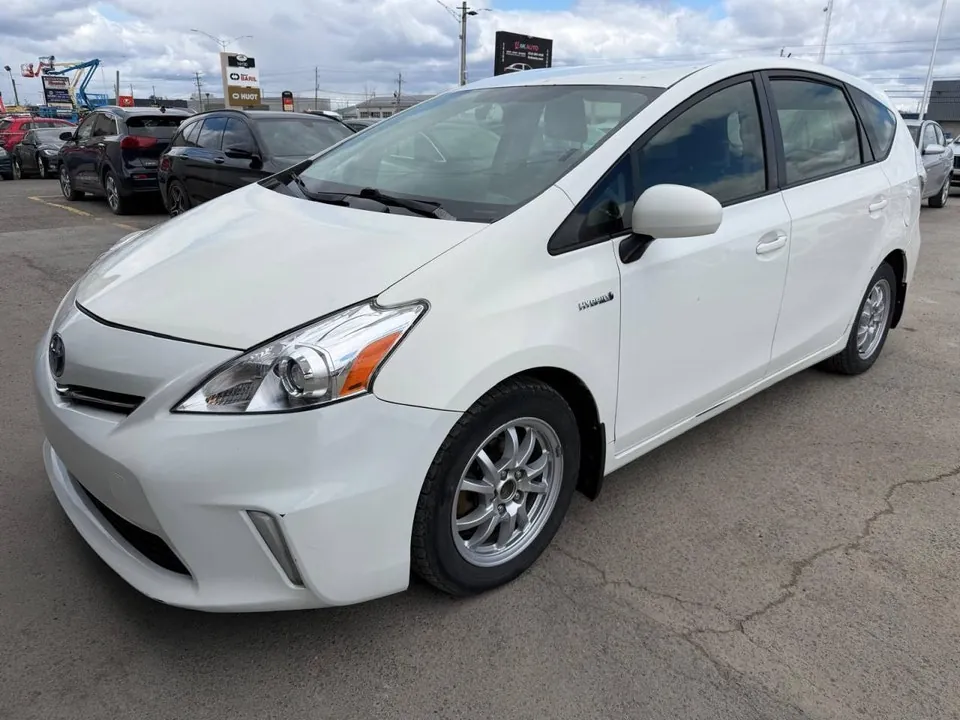 Toyota Prius V 2013 photo 3