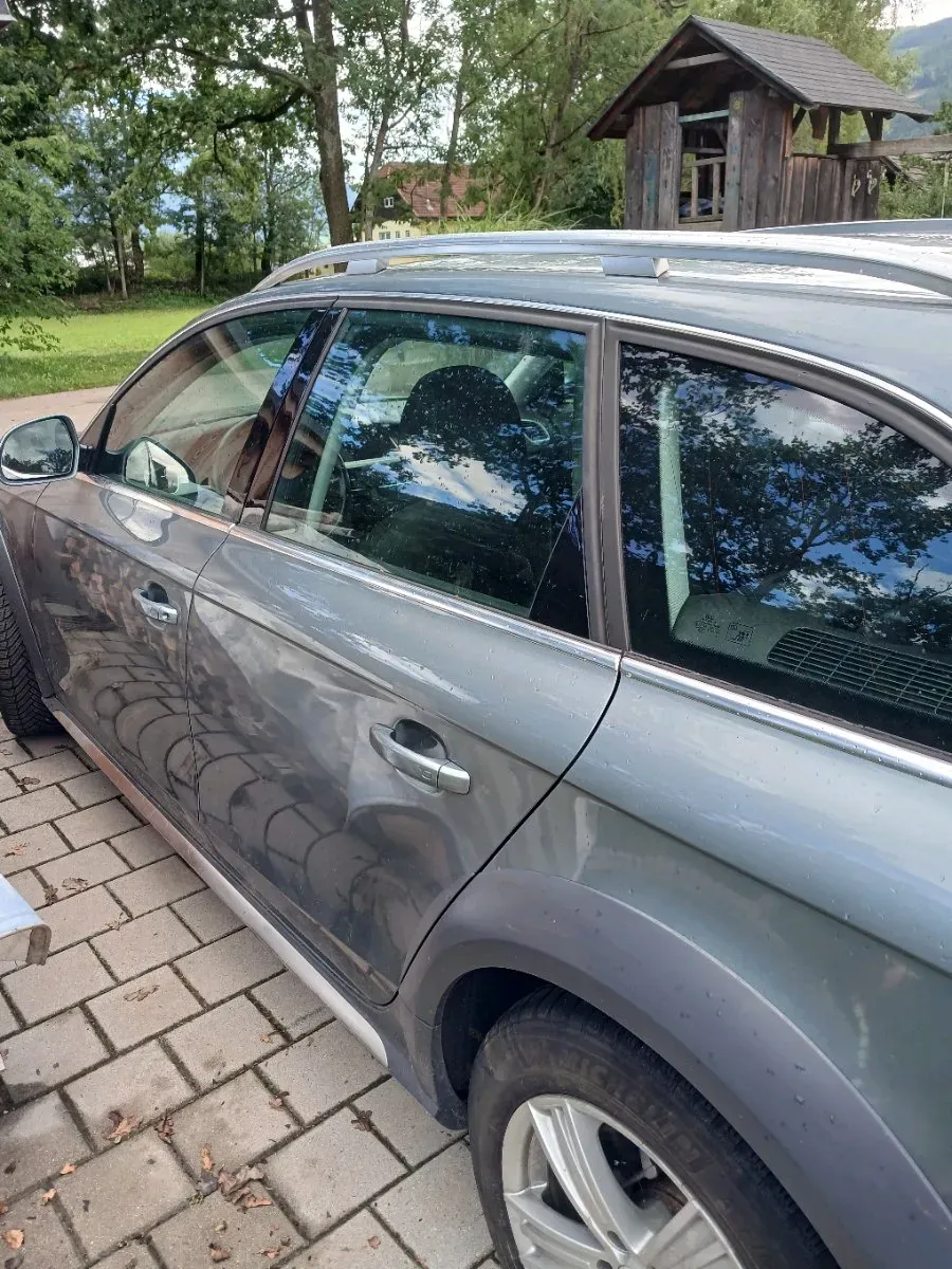 Audi A4 Allroad 2010 photo 2