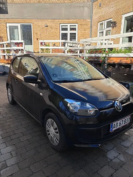 Volkswagen Up 2013 photo 2