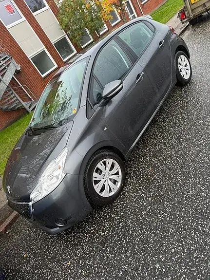 Peugeot 208 2014 photo 2
