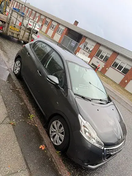 Peugeot 208 2014 photo 3