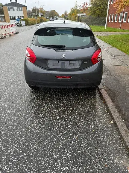 Peugeot 208 2014 photo 4