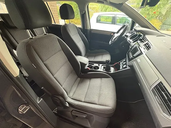 Volkswagen Touran 2017 photo 3