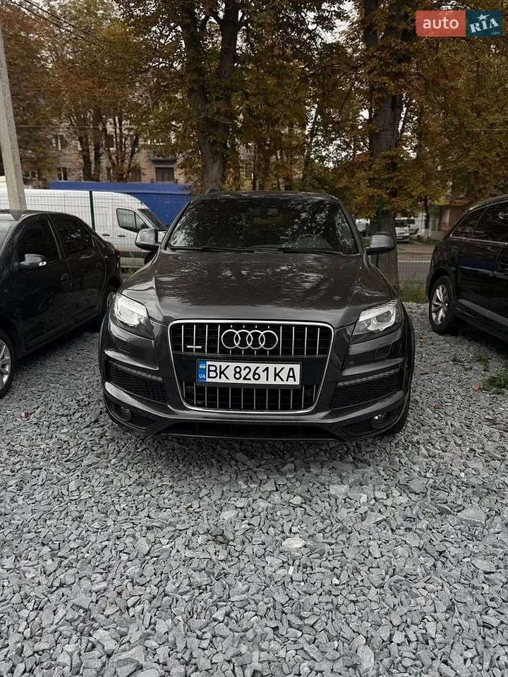 Audi Q7 2013 photo 2