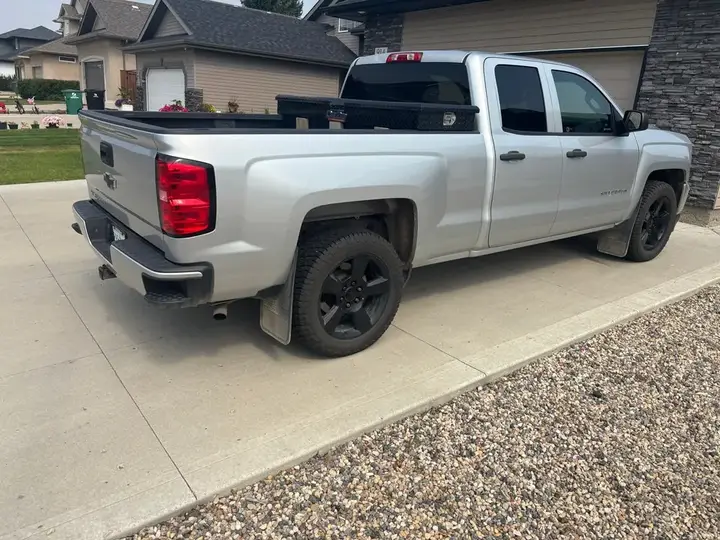 Chevrolet Silverado 1500 2018 photo 3
