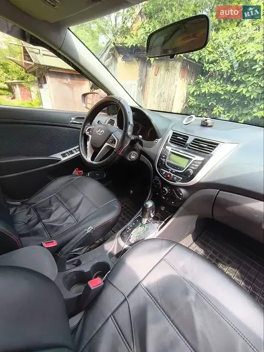 Hyundai Accent 2011 photo 2