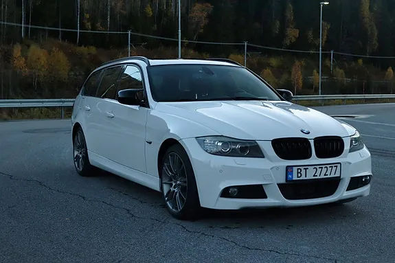 BMW 320Xd 2011 photo 4