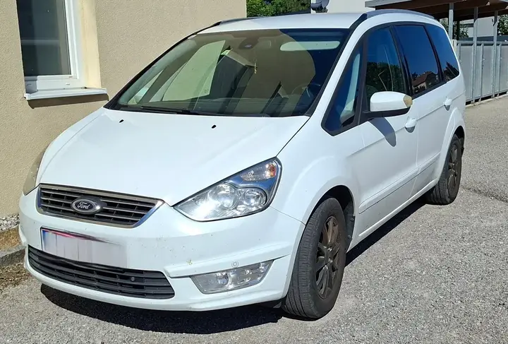 Ford Galaxy 2012 photo 2
