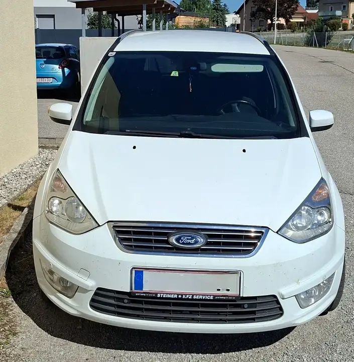 Ford Galaxy 2012 photo 3
