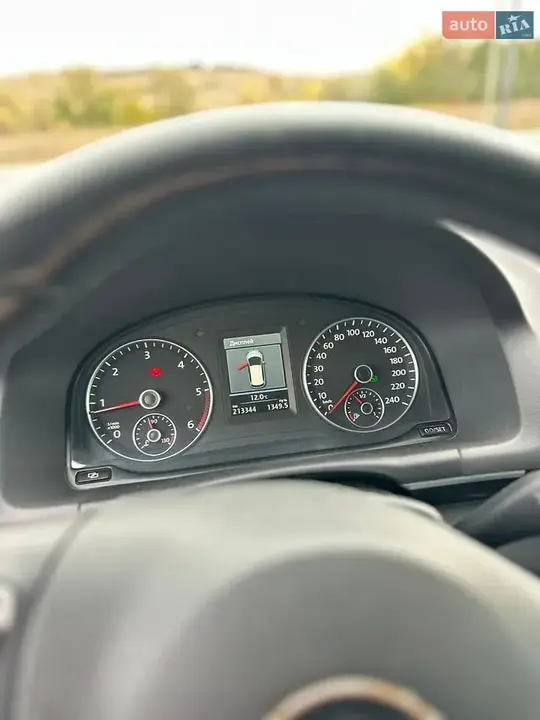 Volkswagen Touran 2011 photo 4