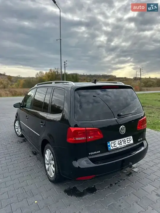 Volkswagen Touran 2011 photo 3