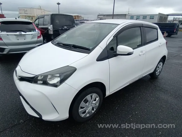 Toyota Vitz 2015 photo 2