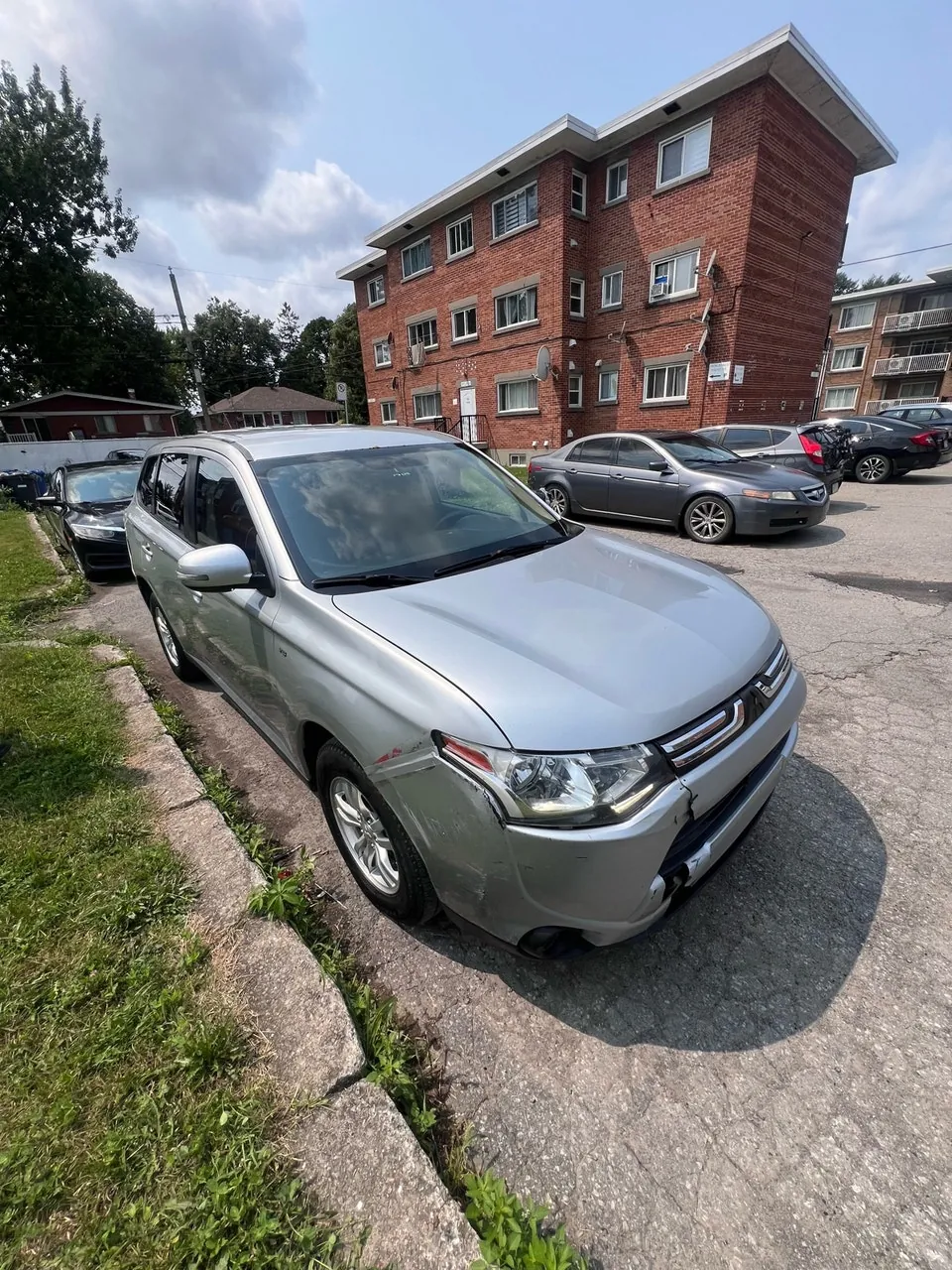 Mitsubishi Outlander 2014 photo 2