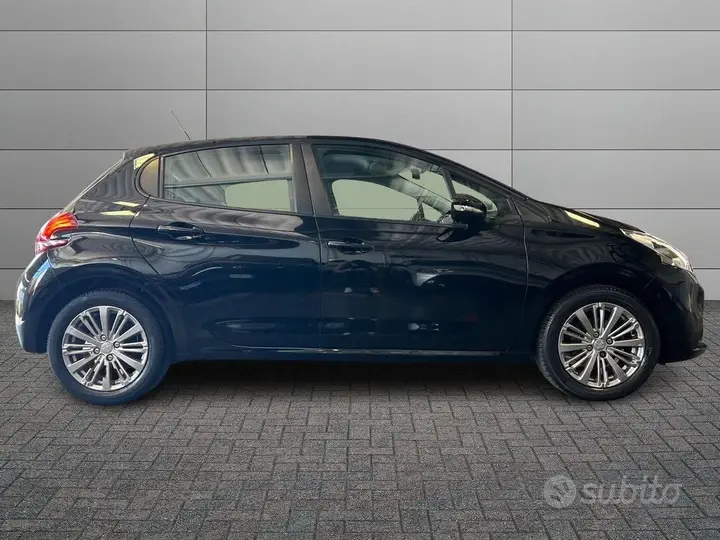 Peugeot 208 2018 photo 3