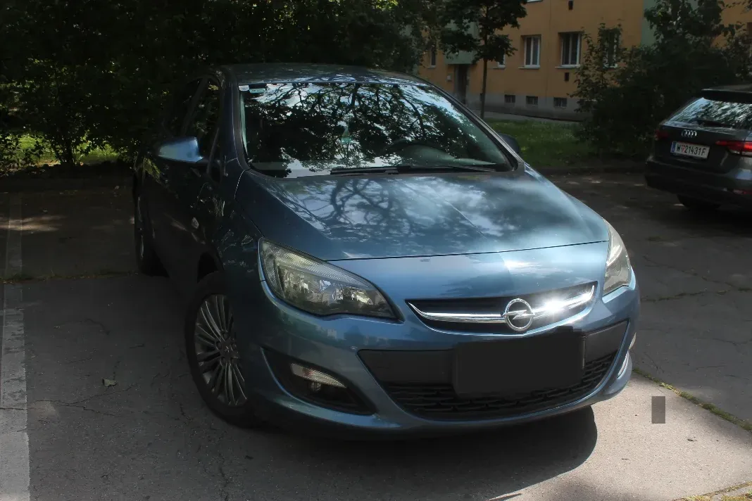 Opel Astra 2015 photo 2