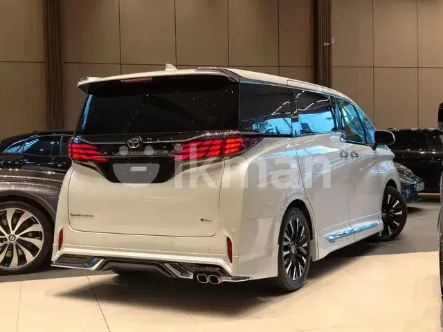Toyota Alphard 2024 photo 3