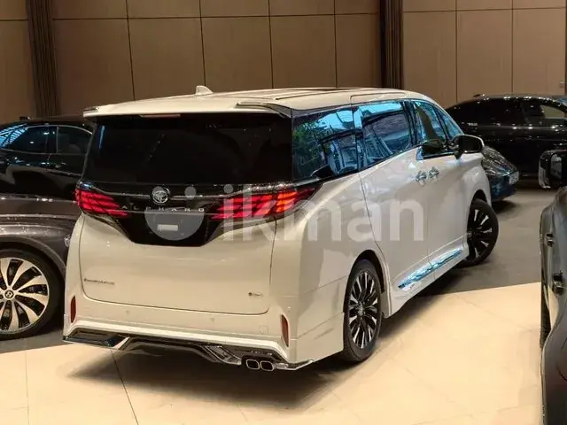 Toyota Alphard 2024 photo 4