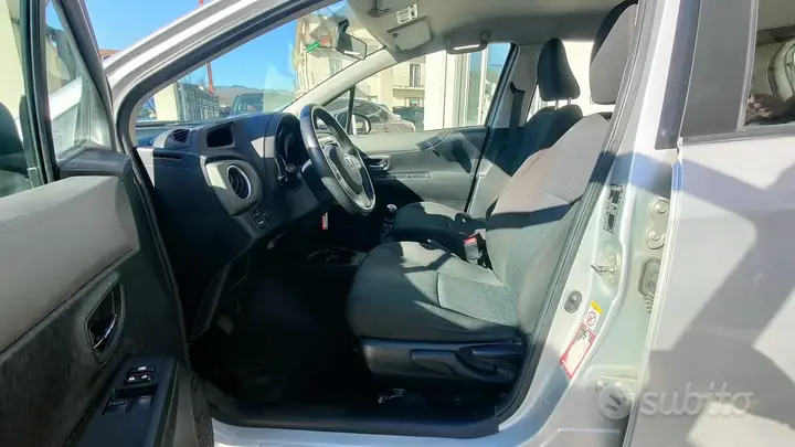 Toyota Yaris 2013 photo 5