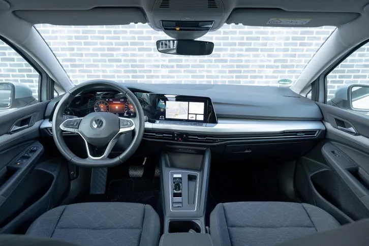 Volkswagen Golf 2022 photo 2