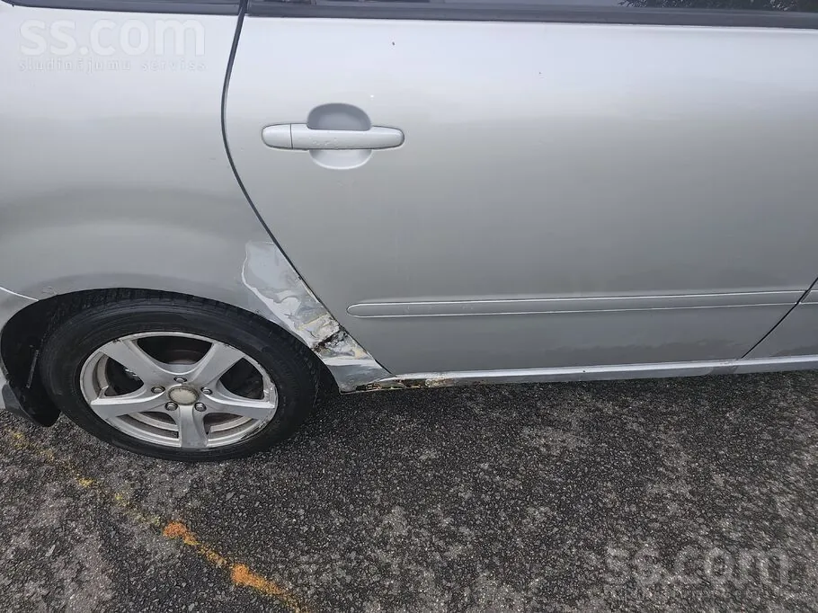 Toyota Avensis Verso 2005 photo 5