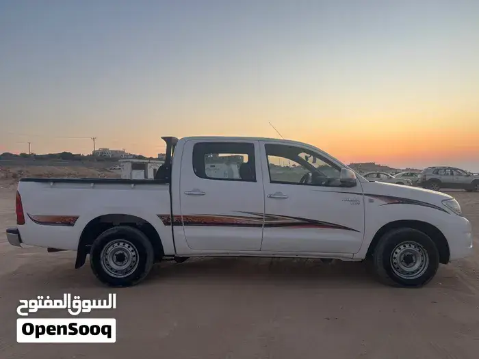 Toyota Hilux 2010 photo 2
