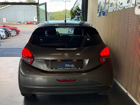 Peugeot 208 2017 photo 5
