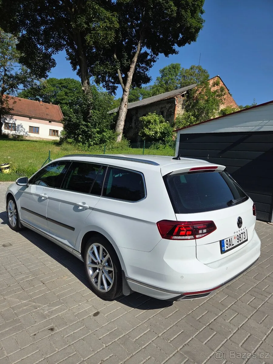 Volkswagen Passat 2022 photo 5