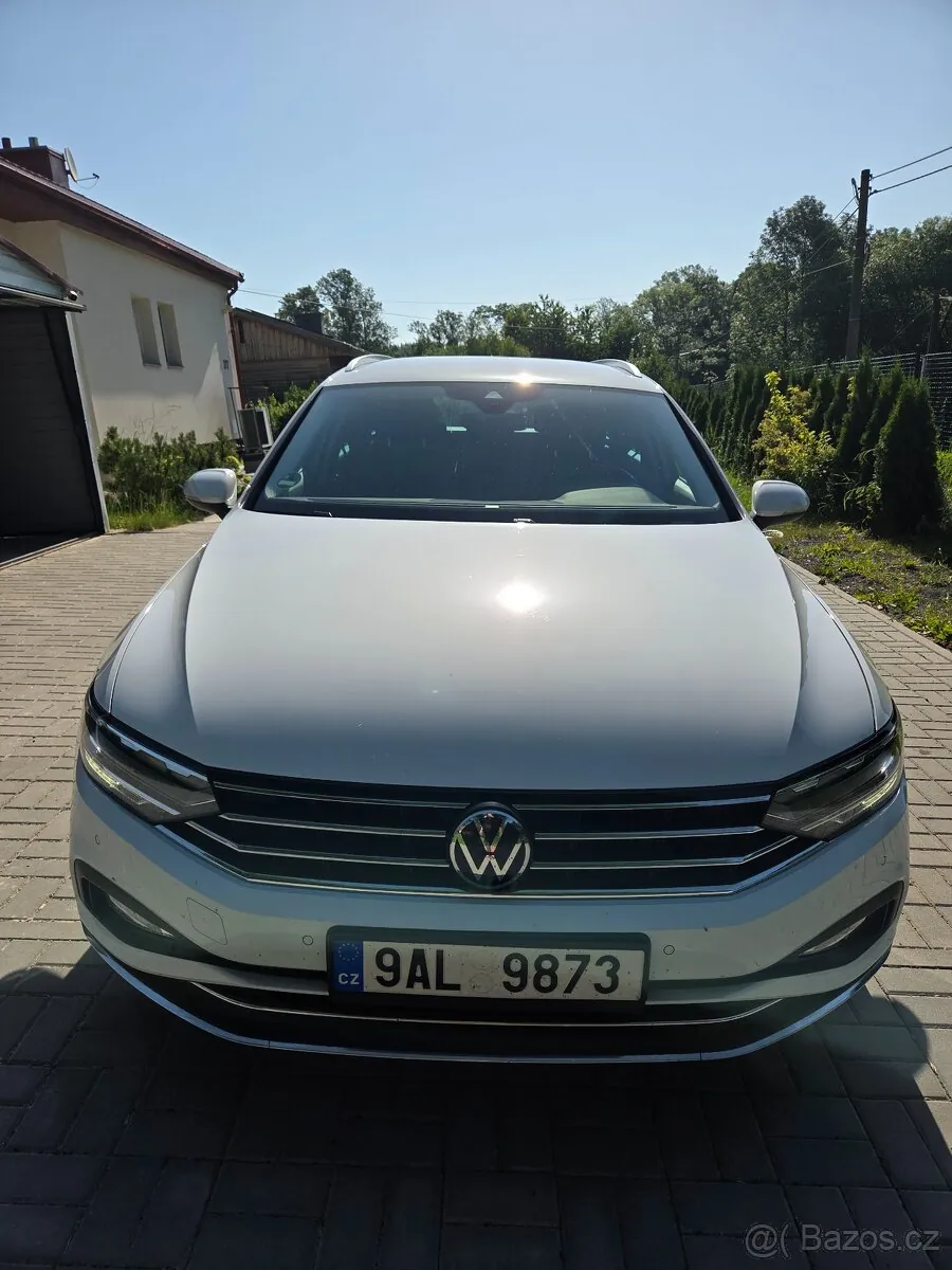 Volkswagen Passat 2022 photo 2