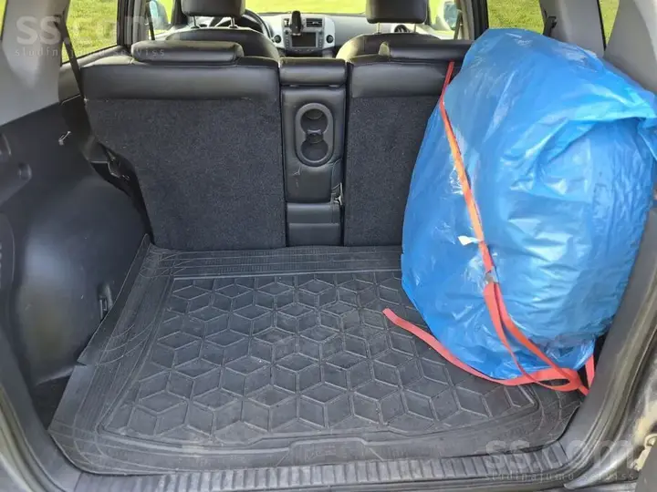 Toyota Rav4 2010 photo 4