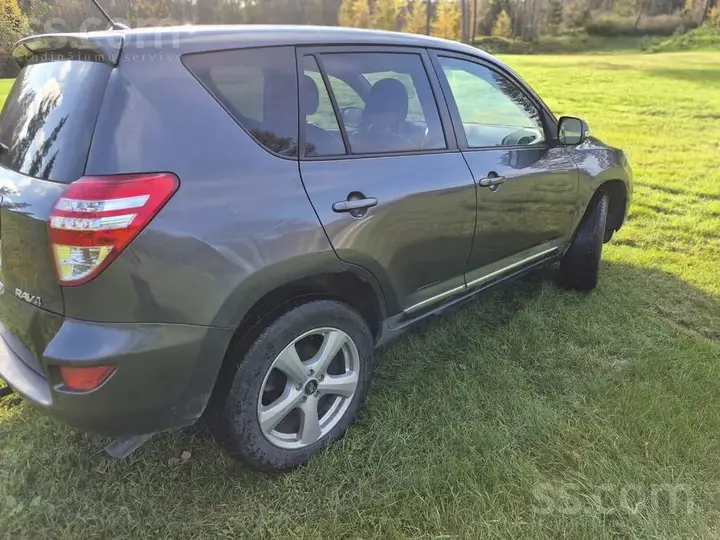 Toyota Rav4 2010 photo 2