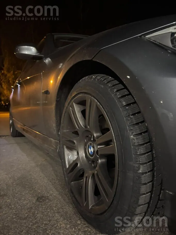 BMW 320 2010 photo 4