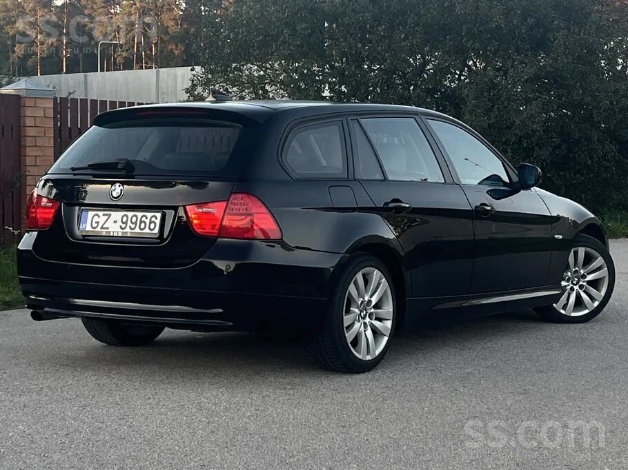 BMW 3 Series 2010 photo 4