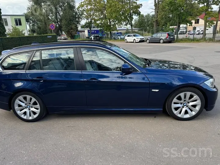 BMW 320 2010 photo 4