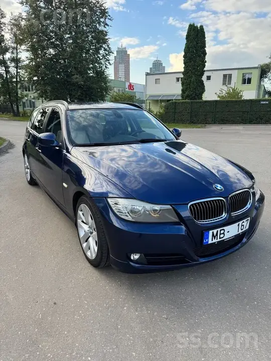 BMW 320 2010 photo 3