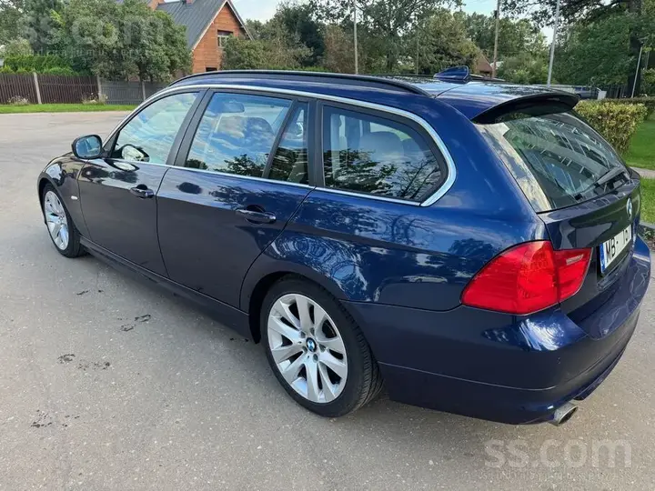 BMW 320 2010 photo 5