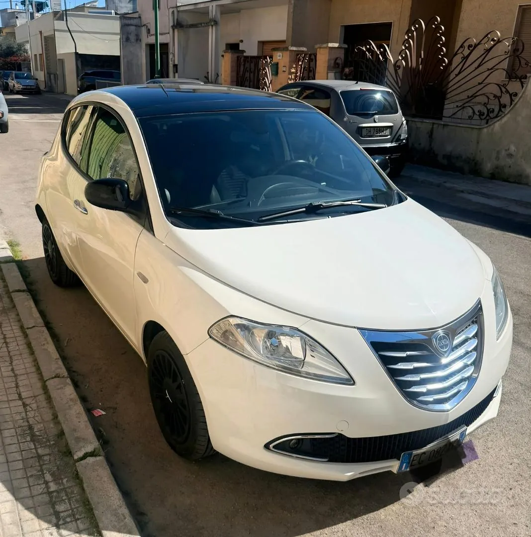 Lancia Ypsilon 2011 photo 2