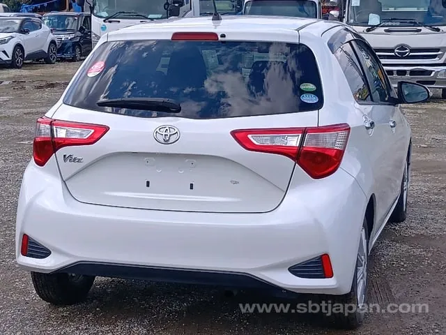 Toyota Vitz 2018 photo 4