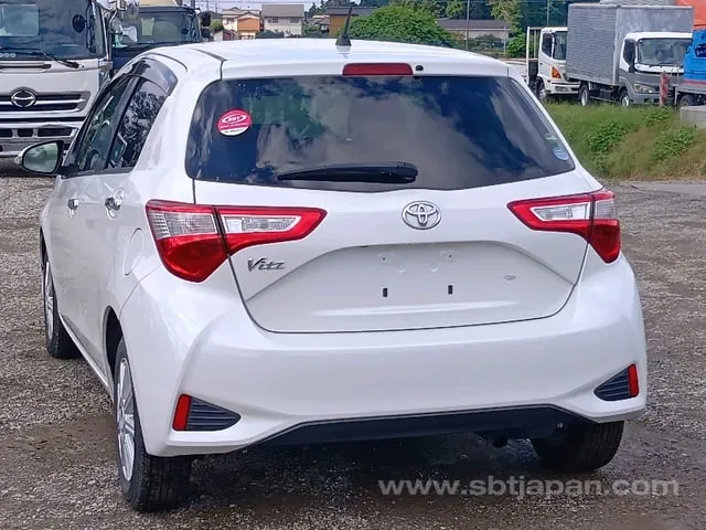 Toyota Vitz 2018 photo 3