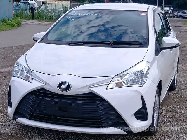 Toyota Vitz 2018 photo 2