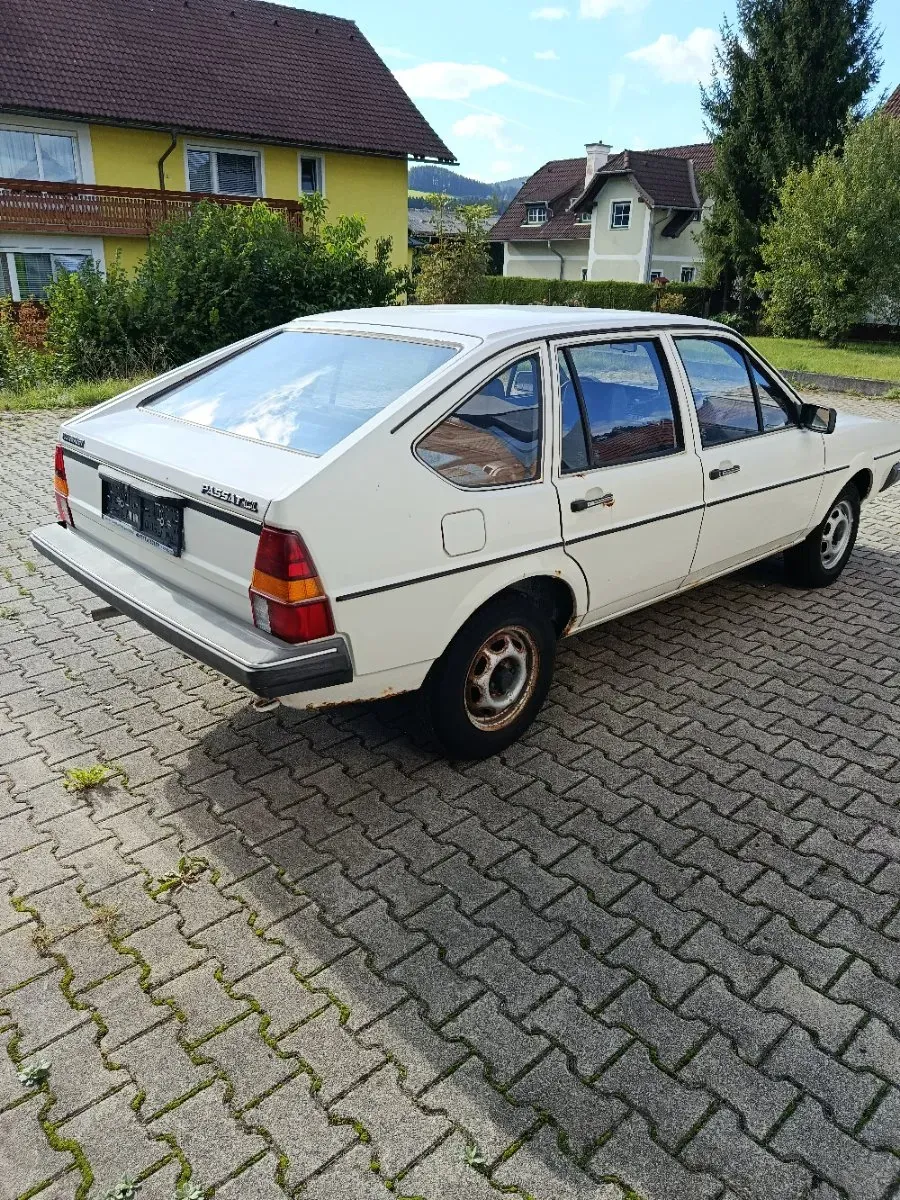 Volkswagen Passat 1981 photo 3