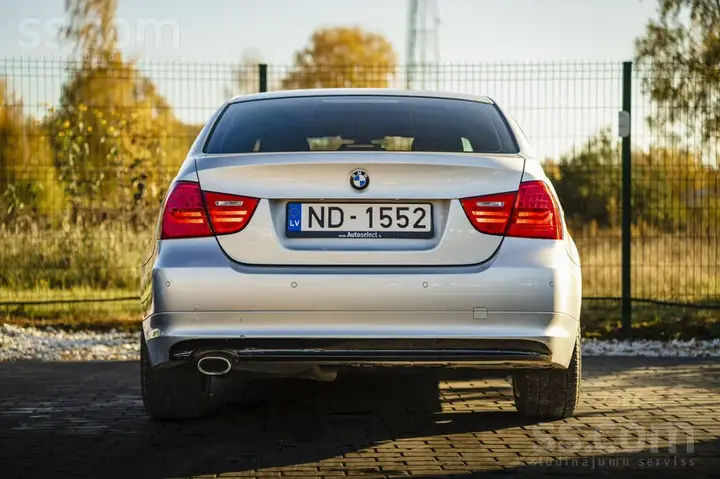 BMW 318 2009 photo 5