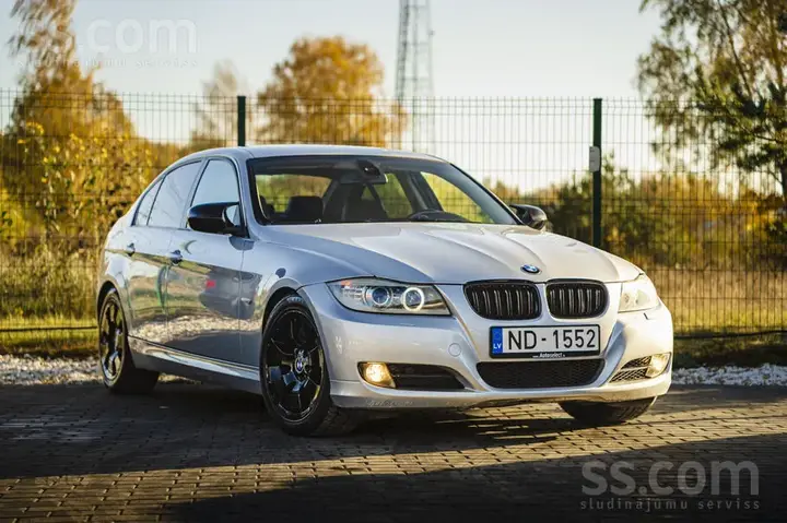 BMW 318 2009 photo 3