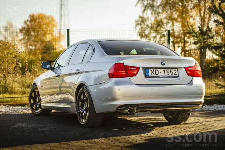 BMW 318 2009 photo 4