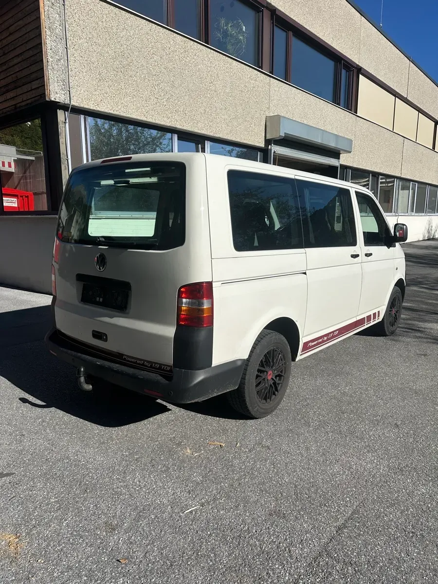 Volkswagen T5 2009 photo 3