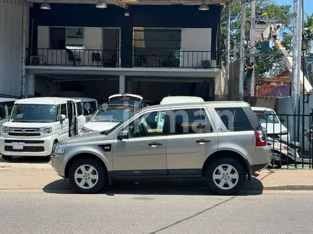 Land Rover Freelander 2012 photo 4