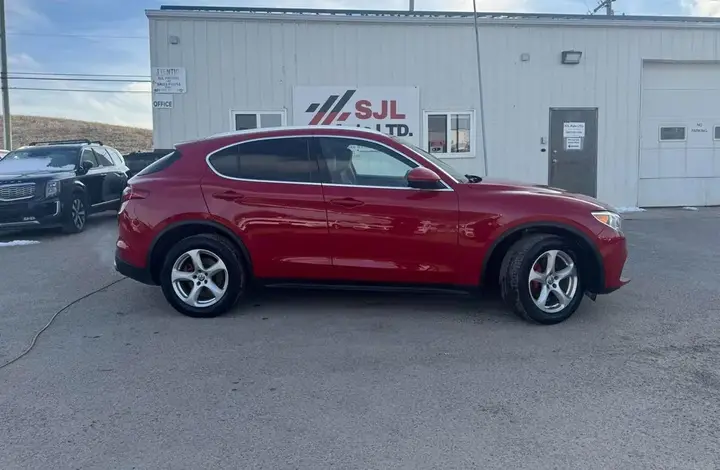 Alfa Romeo Stelvio 2018 photo 2