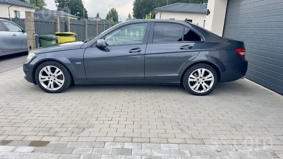 Mercedes-Benz C220 2010 photo 3