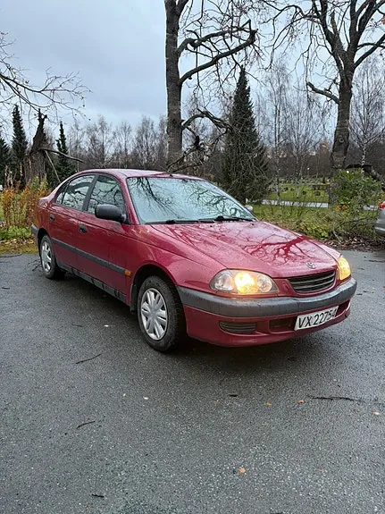 Toyota Avensis 1998 photo 2